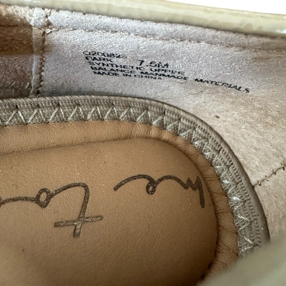 Me Too Women’s Lug Sole Tan Loafers Size 7.5 - Picture 11 of 11